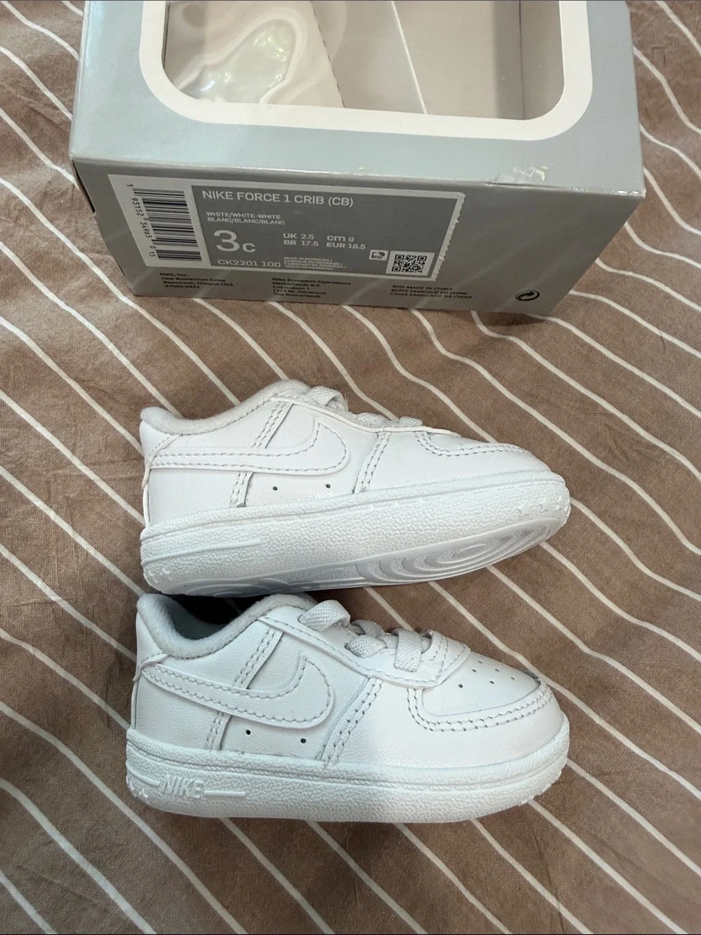 Nike Kids White Low-Top Sneaker Crib Shoes